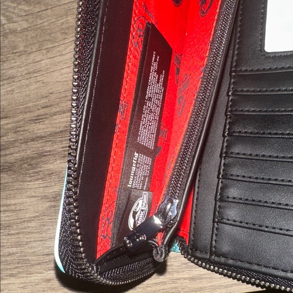 Universal Studios Loungefly wallet [Jurassic Park] - Picture 4 of 7